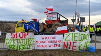 Польські фермери повністю заблокували пункт пропуску "Шегині" 