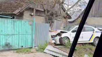Поліцейське авто під час погоні за порушником врізалося в дерево на Золочівщині