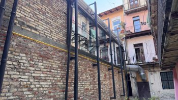 У будинку-памʼятці в центрі Львова демонтували незаконну трубу