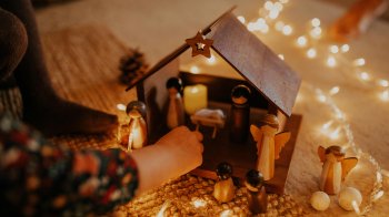 З Різдвом Христовим: душевні побажання та гарні листівки до свята