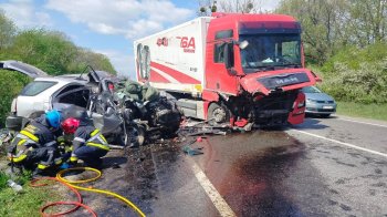 На Львівщині троє людей загинули в ДТП після зіткнення з вантажівкою