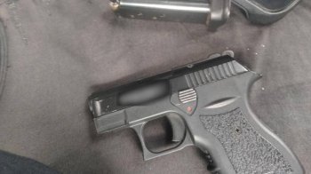 У Львові під час зупинки у водія знайшли стартовий пістолет