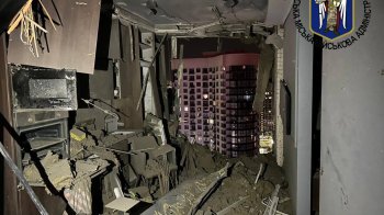 Вночі у Києві на житлові будинки падали уламки дронів окупантів (фото)