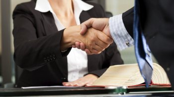 Чим може бути корисний адвокат у повсякденних правових ситуаціях