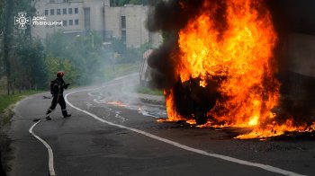 У Львові посеред дороги спалахнув бус Renault Trafic