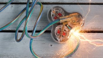 На Львівщині через пожежу, яку спровокував електрообігрівач, загинув чоловік: як запобігти трагедії