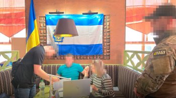 Фото з місця затримання підозрюваної посадовиці Херсонської ОВА