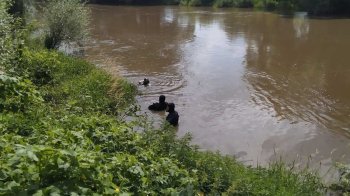 Поплив за течією та зник: на Львівщині водолази шукають чоловіка, який пропав на Дністрі