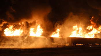 У тимчасово окупованому Донецьку палають російські цистерни із пальним — загинуло двоє росіян (ВІДЕО)