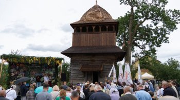 На Львівщині до 400-річчя села відреставрували старовинну дерев’яну дзвіницю