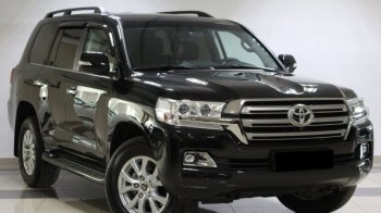 Водій Toyota Land Cruiser перекрив проїзд в центрі Львова та побив перехожого