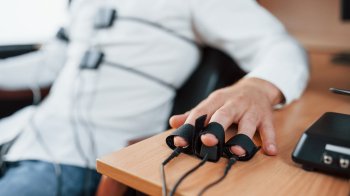 Перевірка працівників і кандидатів на роботу на поліграфі