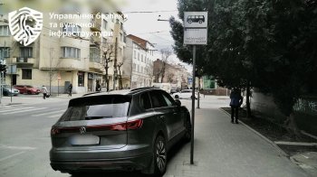 У Львові назвали зупинки громадського транспорту, які найчастіше блокують автомобілі