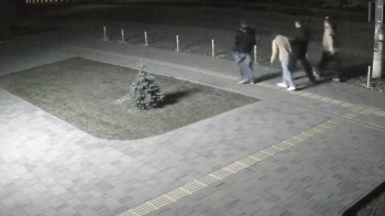 Вкрали світловідбивний стовпчик біля ЦНАПу на Львівщині: поліція встановлює особи підлітків