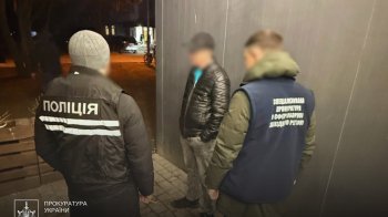 Військовий офіцер вимагав 5000 доларів у курсанта за переведення в тил на Львівщину