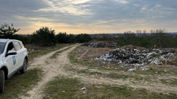 Довкола саме сміття: на Яворівщині виявили стихійні сміттєзвалища