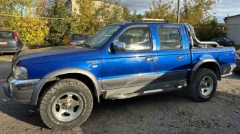 Працівники Золочівської міськради передали воїнам ТРО автомобіль, Mavic T3 та Starlink