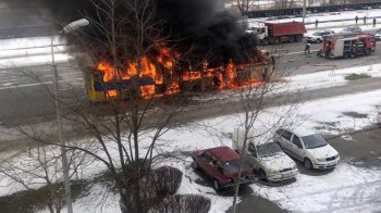 Пасажир підпалив сидіння у тролейбусі, унаслідок чого він згорів, фото з соцмереж