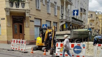 ерез ремонт трубопроводу на вулиці в центрі Львова перекрили рух для авто