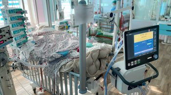 У Львові 2-річна дівчинка провела 19 днів на апараті ЕКМО через вірусну пневмонію
