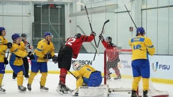 Хокеїсти зі Львівщини зіграли першу гру на Універсіаді у США: результат матчу
