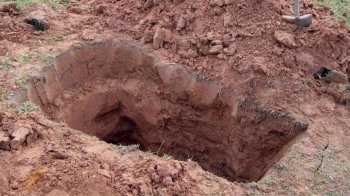 "Три могили – для дітей та дружини він викопав у себе в селі": історія війни