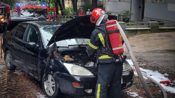 У центрі Львова на ходу загорівся автомобіль Ford Focus