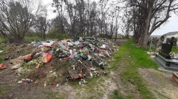 На Львівщині виявили одразу кілька стихійних сміттєзвалищ (фото)