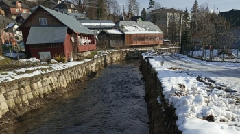 В Турці зміцнюють береги річки Літмир, що затоплює частину міста
