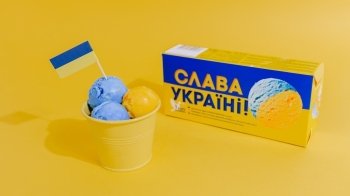 "Слава Україні": на підтримку нашої держави у Латвії випустили синьо-жовте морозиво