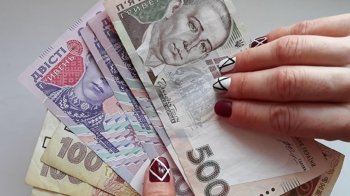 Допомога буде нарахована у сумі, що є різницею між рівнем забезпечення прожиткового мінімуму для сім’ї та її середньомісячним сукупним доходом