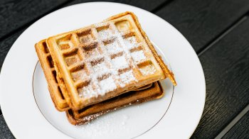 Хрусткі вафлі у вафельниці: рецепт ідеального десерту за 10 хвилин