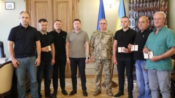 Отримали "Знак пошани": шістьох працівників екстреної медичної допомоги Львівщини відзначили нагородами