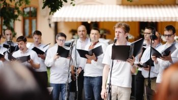 Львівська філармонія зібрала на благодійному ярмарку майже 150 тисяч гривень для військових