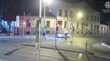 45-річний пішохід перейшов дорогу на червоне світло перед патрульними у Львові