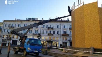 В Одесі розпочали демонтаж пам’ятника російській імператриці Катерині ІІ