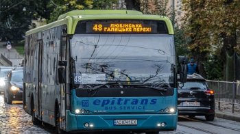 У Львові біля  ТРЦ Forum Lviv відновили рух для великогабаритних автобусів