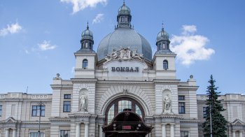 Самогубство чоловіка у Львові та зруйнована річкою дорога на Львівщині: головні новини області за 22 квітня