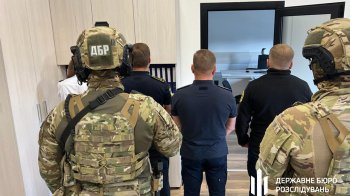 ДБР провело обшуки у помешканнях екскерівника Львівської митниці та його заступників