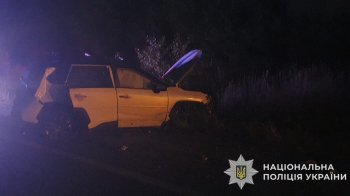 Біля Львова водій Toyota виїхав на зустрічну смугу і перекинувся: троє травмованих