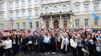 Співи та призи: як у Львові відзначали День вишиванки