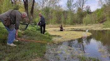 У львівському парку «Знесіння» чистять ставок: у чому складність та особливість робіт