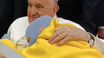 З Папою Римським зустрівся 9-річний хлопчик зі Львова, який пережив ракетний удар по Вінниці