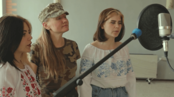 "Господь оберігає тих, хто захищає Україну", - поліцейські зі Стрийщини зняли кліп з дітьми-переселенцями