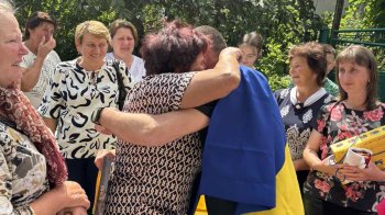 У громаді на Львівщині зустріли героя з полону — зворушливі фото