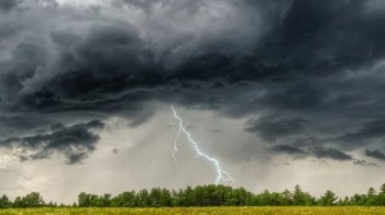 Гроза, дощ та град: якою буде погода 21 травня у Львові та області