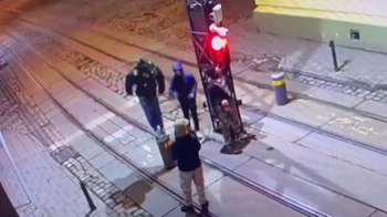 Правоохоронці знайшли підлітків, які пошкодили болард у центрі Львові