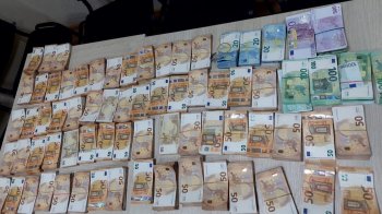 В контрабандистів конфіскували і готівку, і автомобілі, фото поліції Молдови
