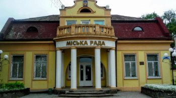 Працівникам Ходорівської міськради скоротили робочий день через спеку