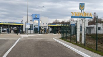 Прикордоннику з Чернівців оголосили підозру за пропуск в Україну двох автобусів з електронними сигаретами на 42 млн грн